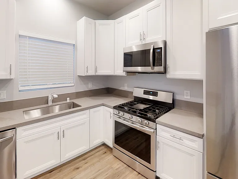 1007 Hornblend St — Photo 4
