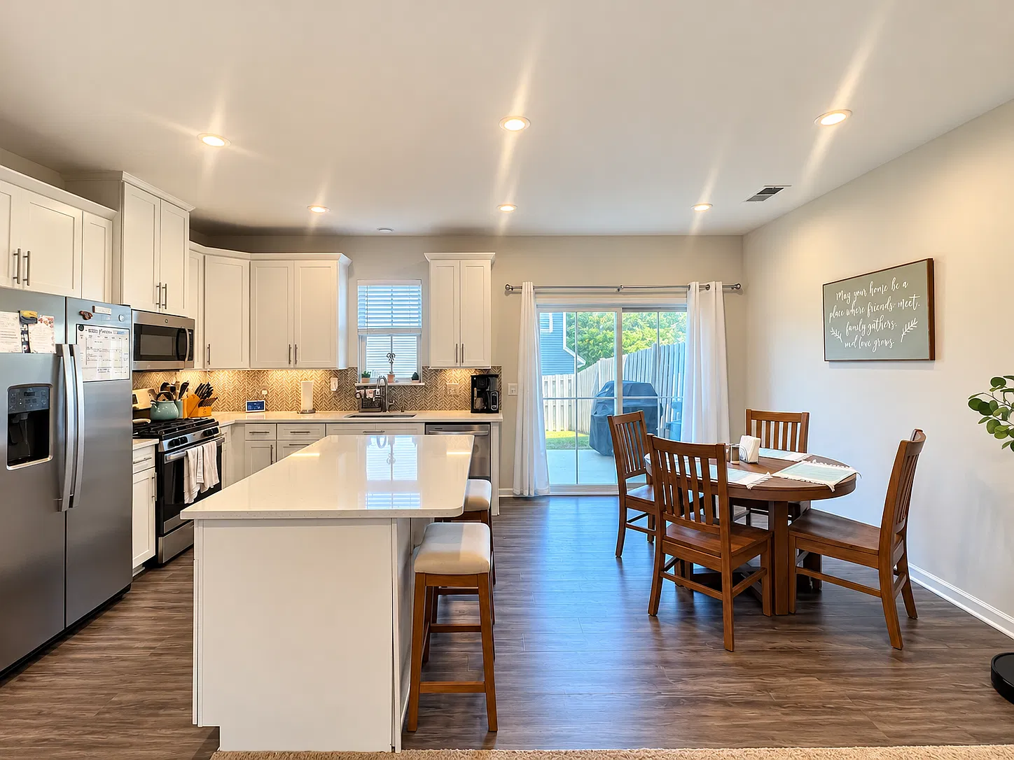 3 bed, 2.5 bath, 1576 sqft, $1,750 — Photo 4