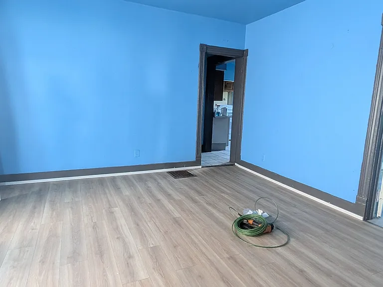 1027 Grand Central Ave #A — Photo 1