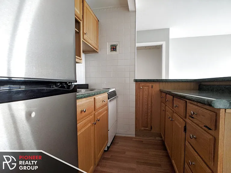 444 W Wellington Ave — Photo 6