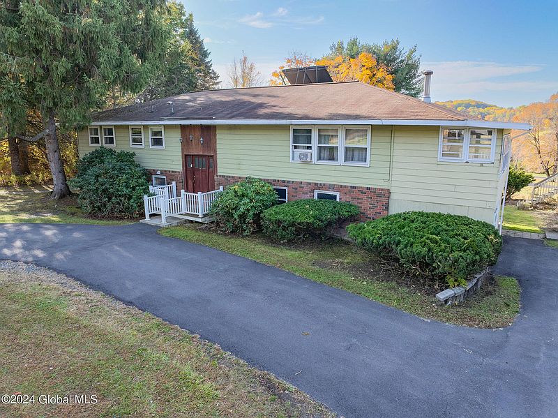 2nd image of 1217 Spring Avenue