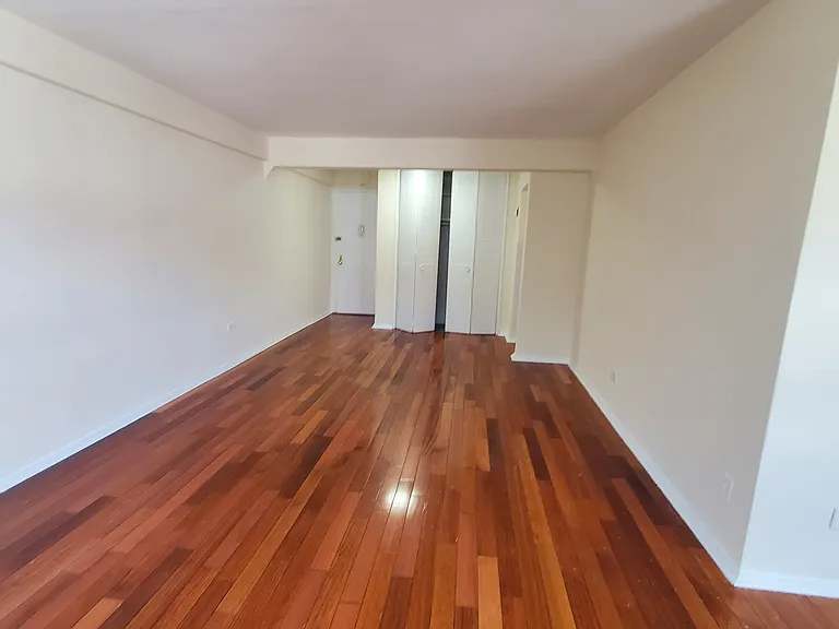 399 Ocean Pkwy #3J — Photo 5