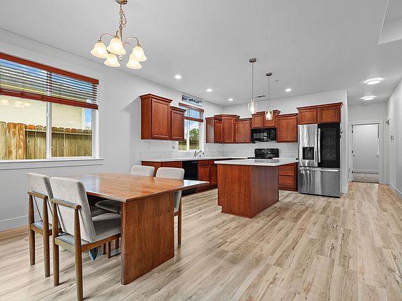 5th image of 1376 Fitz Pl