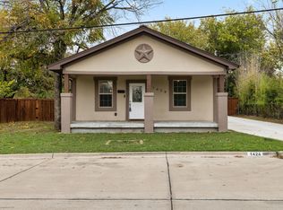 1424 Woods Ln, Haltom City, TX 76117