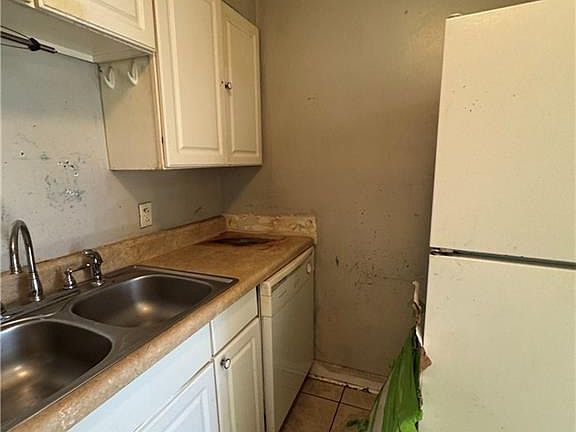 5th image of 321 Beacon Rd