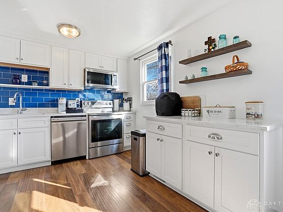 3rd image of 129 Lexington Farm Rd