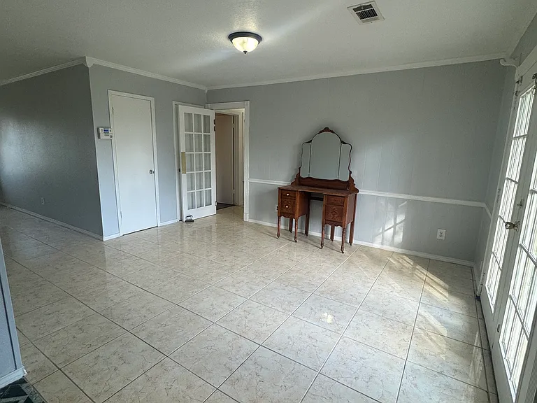 4323 Oakside Dr — Photo 3