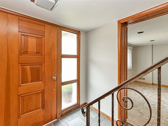 2nd image of 136 Orchard Ave