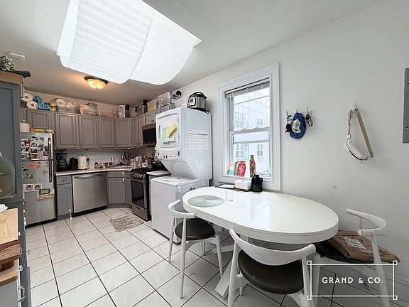 5th image of 114 Frost St #2