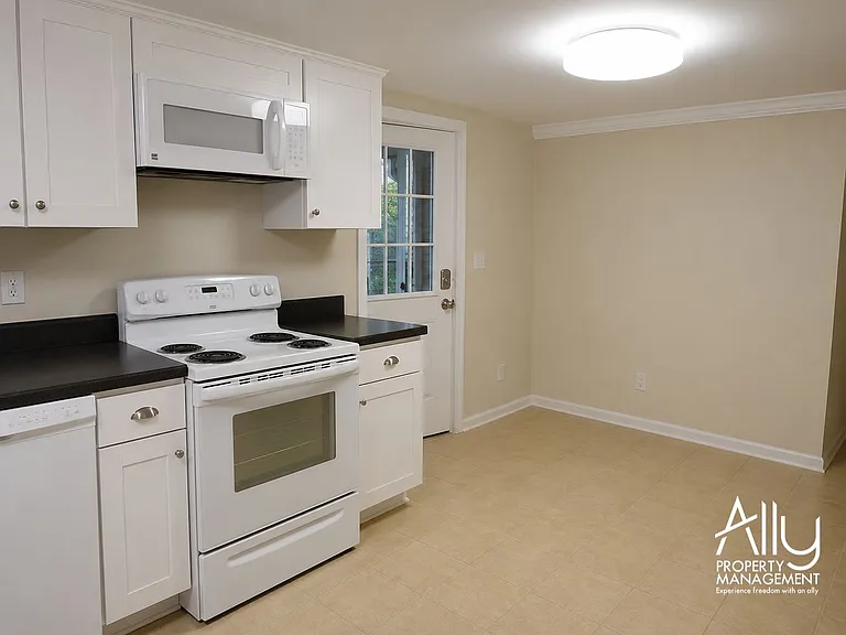 210 Raymond Ave #B — Photo 5