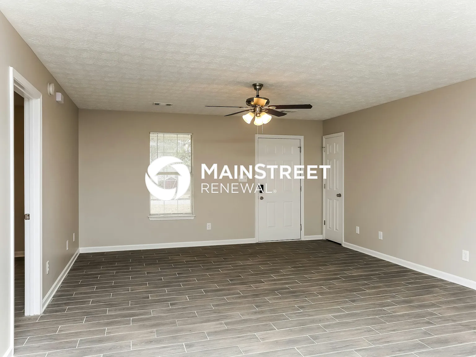 305 Barr Cir — Photo 3