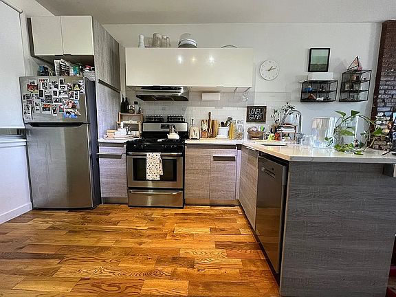 3rd image of 1299 Putnam Ave APT 3R