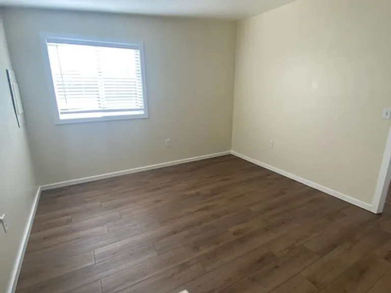 83650 N Pacific Hwy #4 — Photo 5
