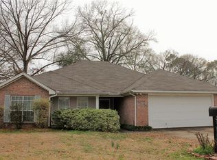 909 Oak Crest Ct, Wetumpka, AL 36092