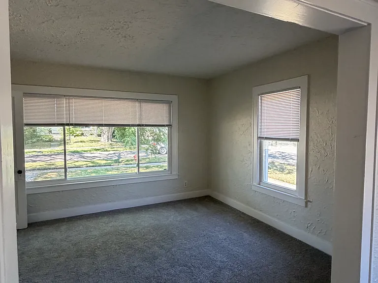 995 Lakeview Ave — Photo 5