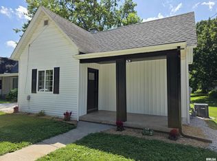 305 S Adams St, Athens, IL 62613