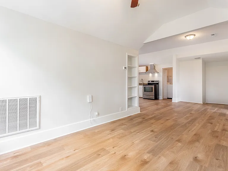 2526 Blair Blvd #B — Photo 9