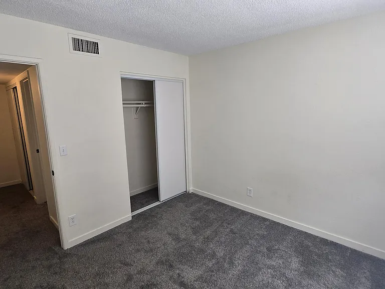 1447 N 53rd Dr — Photo 20