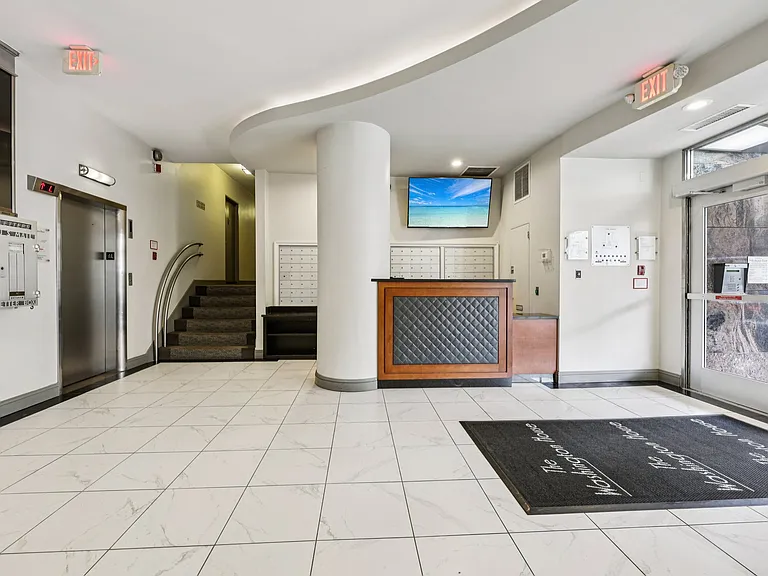 Washington House — Photo 2