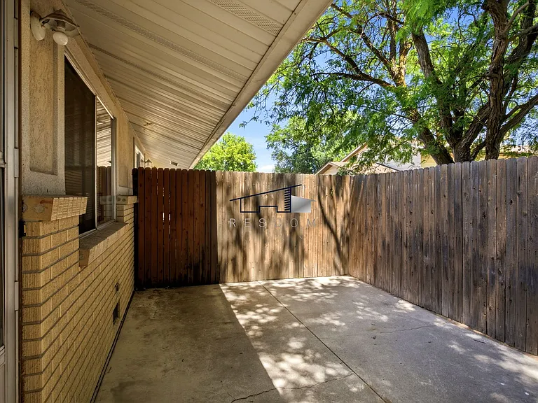 4850 S Duplex — Photo 15
