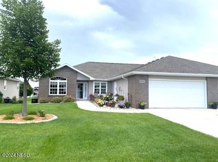 2030 Palisades Ln, Watertown, SD 57201