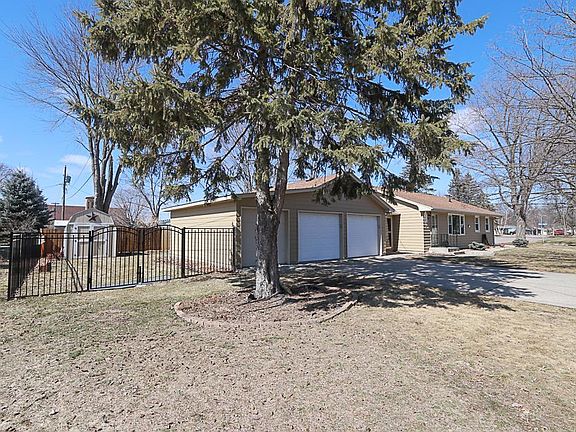 2nd image of 730 Elm Ct