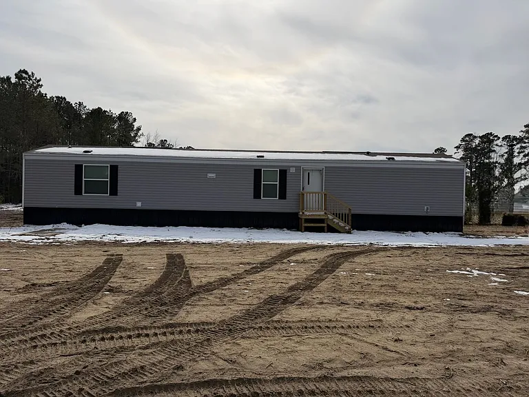 811 Bluebird Rd — Photo 1