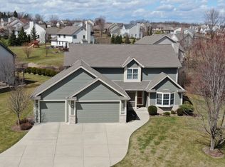 N61W12704 River Heights Dr, Menomonee Falls, WI 53051