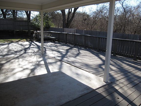 4th image of 221 Camelot Dr