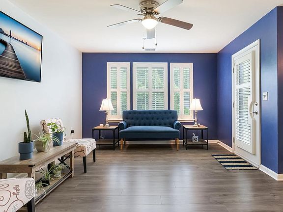 2nd image of 1512 Moore St #103