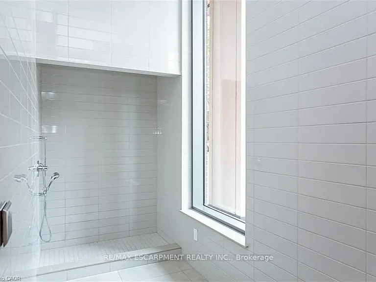 212 King William St E #1019 — Photo 38