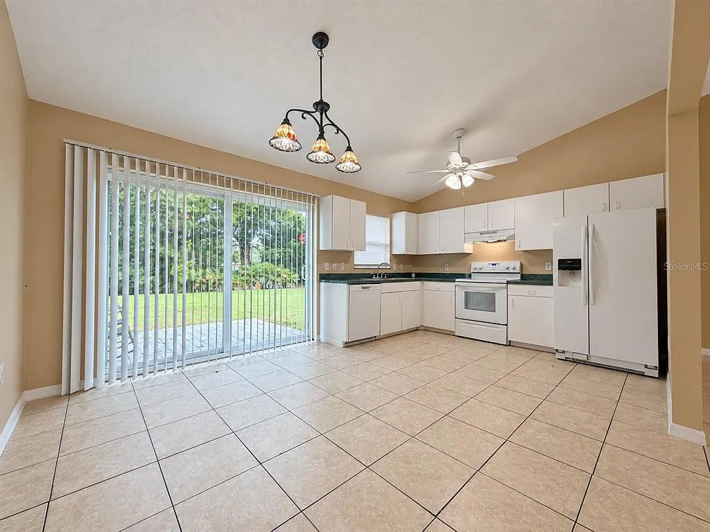 3 bed, 2.0 bath, 1376 sqft, $2,700 — Photo 4
