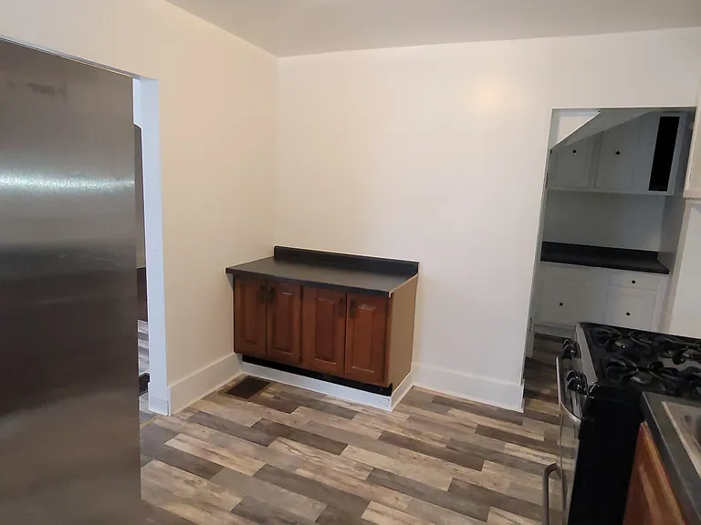 536 Jefferson St — Photo 6