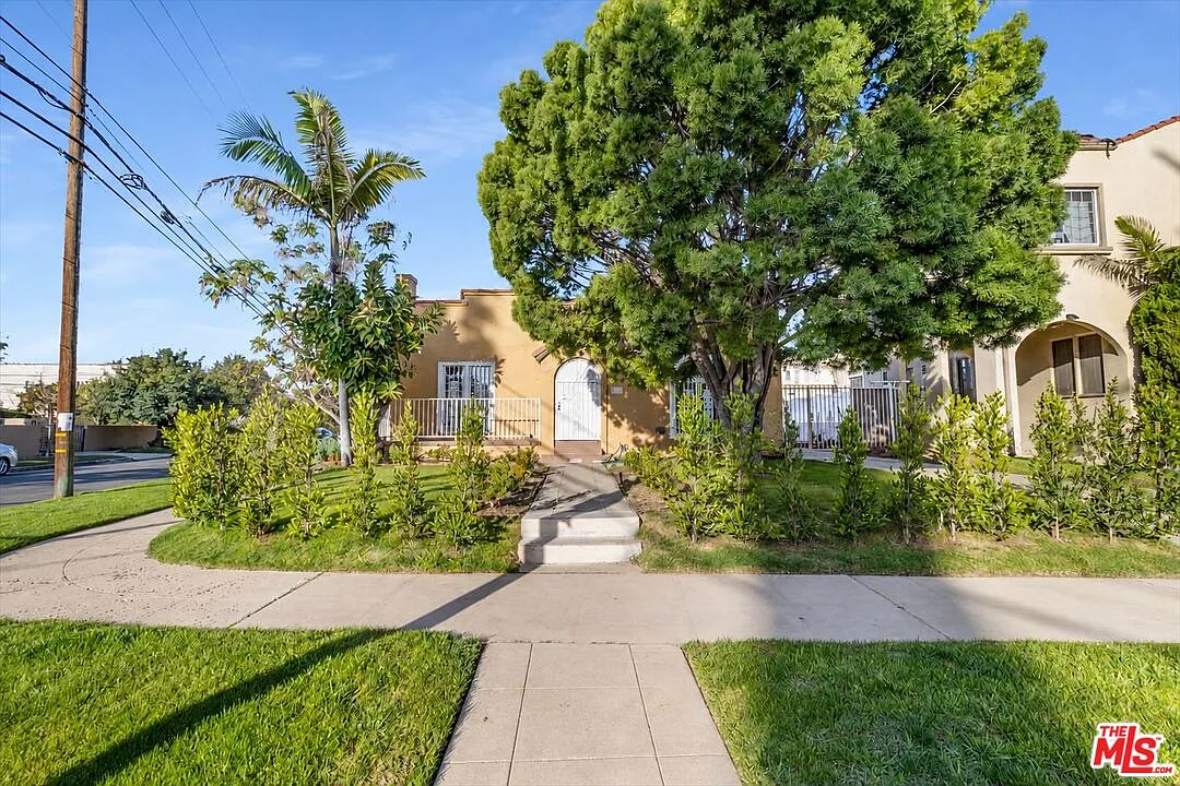 2 bed, 1.0 bath, 1100 sqft, $4,500 — Photo 3
