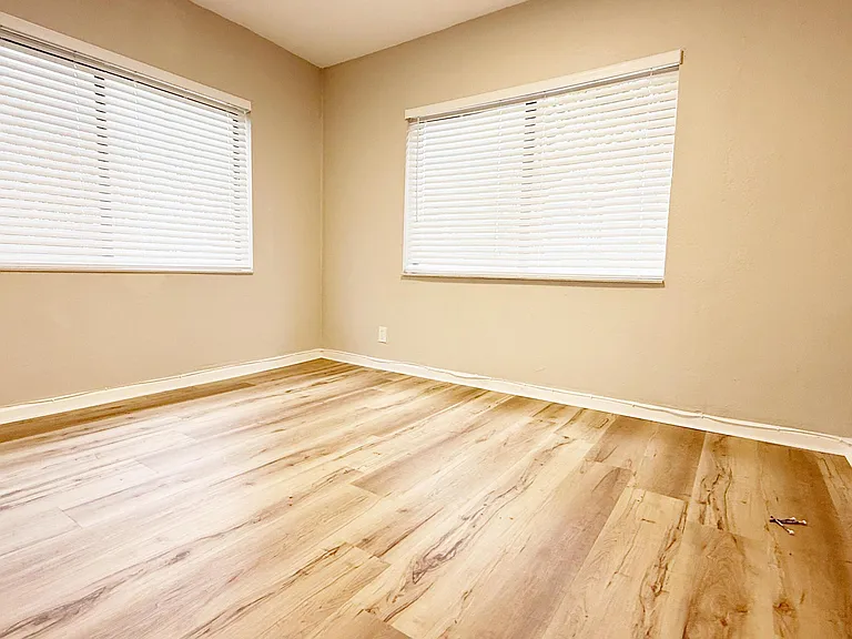 360 NW 8th St #8 — Photo 11