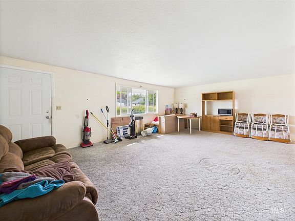 3rd image of 411 S Moffatt Ave