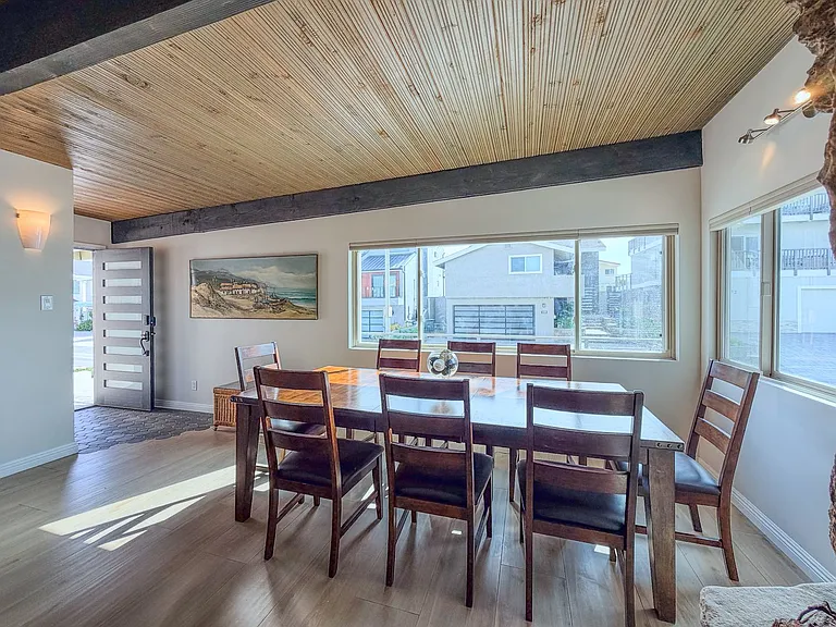 1327 Devon Ln — Photo 4