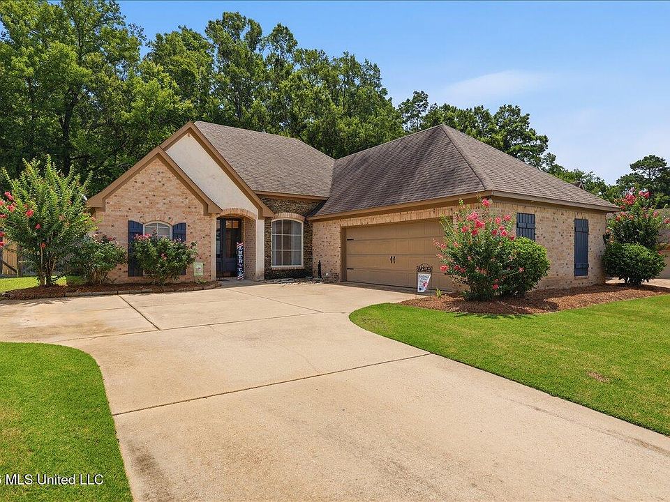1st image of 200 Belle Oak Dr