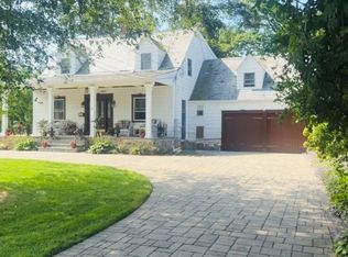 48 Lindenmere Dr, Merrick, NY 11566