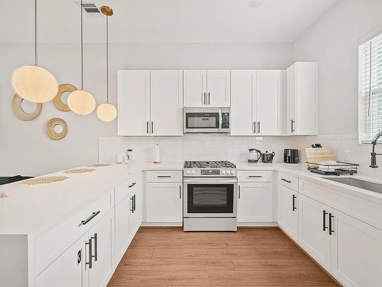 1208 Moody St — Photo 18