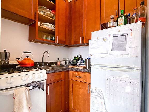 5th image of 238 W 20th St APT 5B