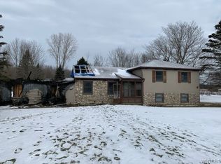 5497 Mapleton Rd, Lockport, NY 14094