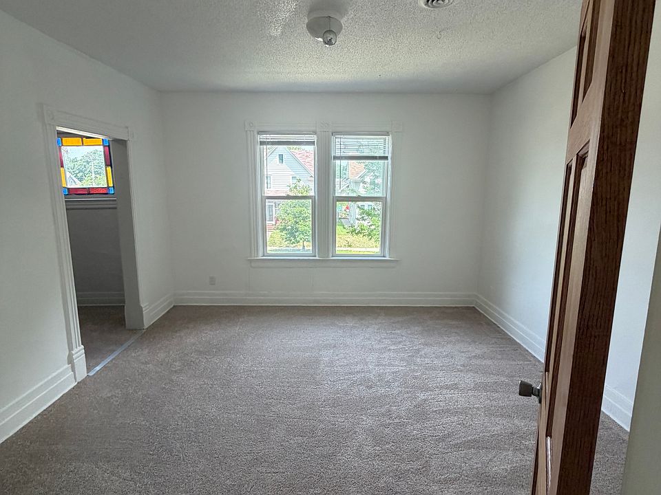 2nd image of 850 Edmund Ave