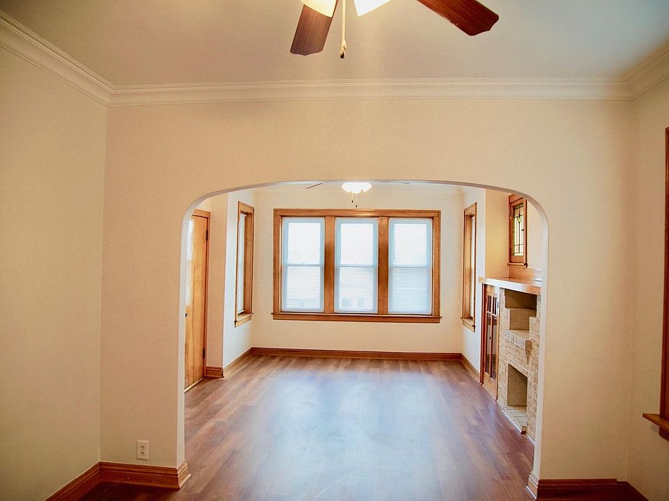 1st image of 5546 S Sawyer Ave #2