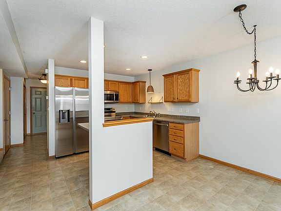 5th image of 106 2nd Ave NE APT C
