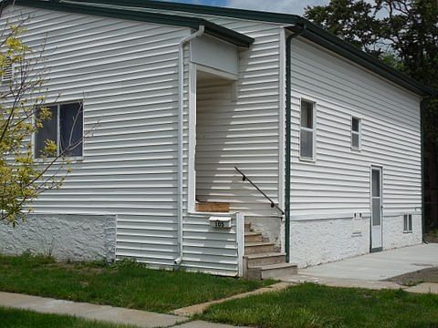 1st image of 105 N Elm St