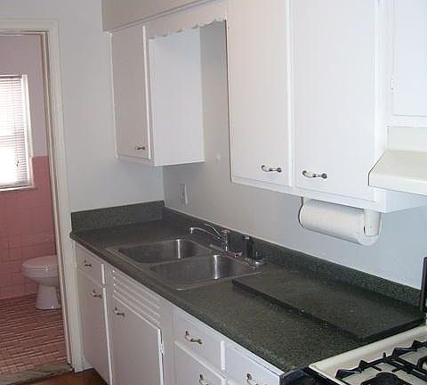 3rd image of 927 Parkwood Ave
