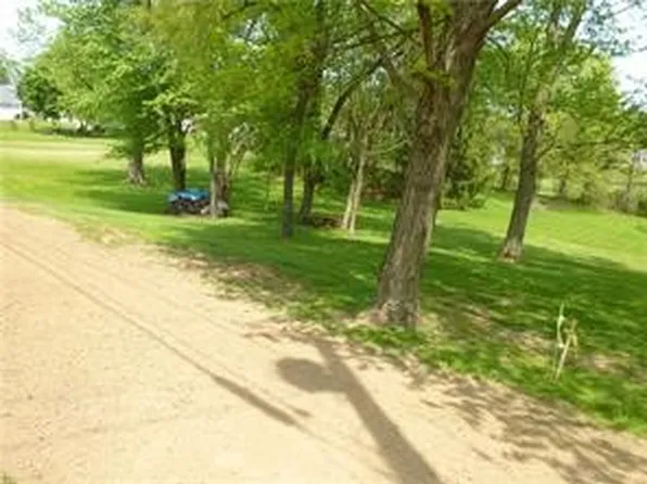 3 S Poplar Dr, Clinton, PA 15026