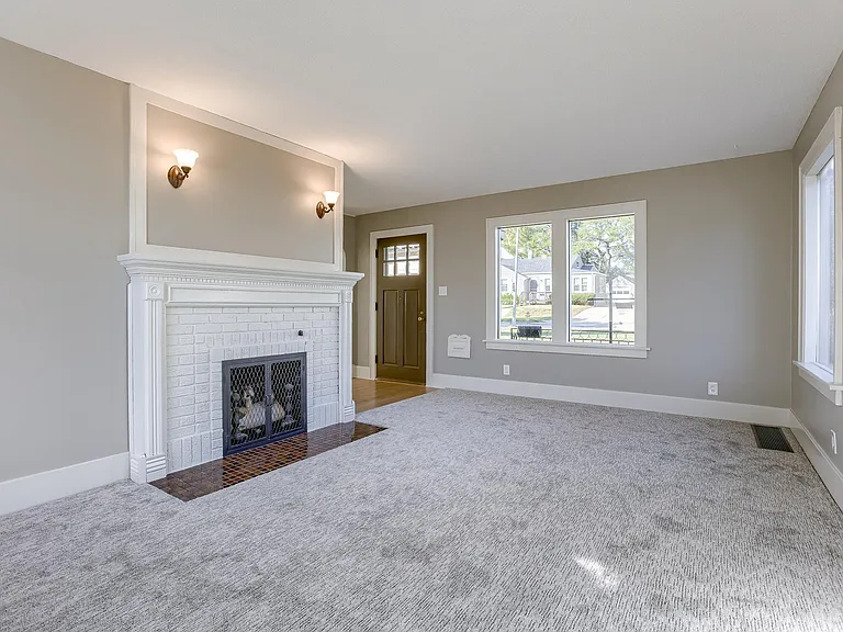 4829 Pine St — Photo 2