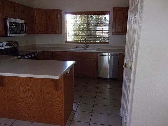 4th image of 3035 N Stewart St
